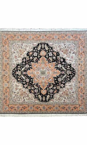 Hand-knotted Persian Tabriz Rug