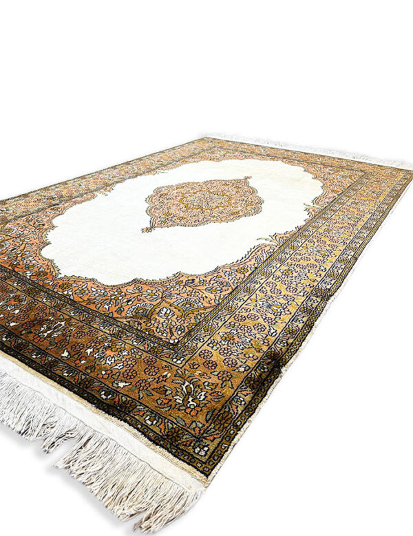 Double Knotted Wool Pakistan Rug