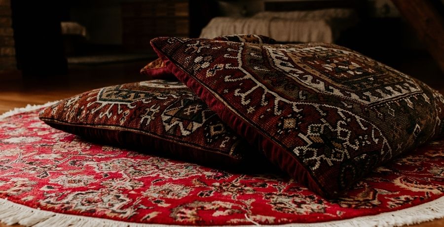 Rug Size Under Queen Bed